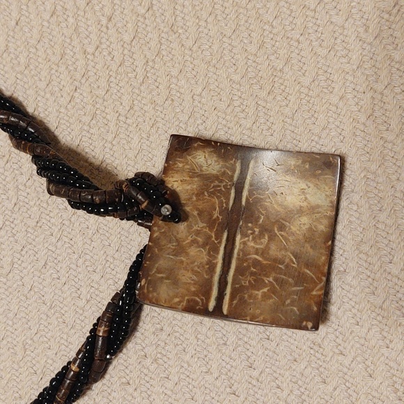 Animal Print Beaded Necklace - Picture 3 of 4